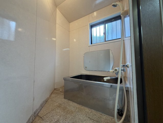 バス・シャワールーム　落ち着いた空間のお風呂です