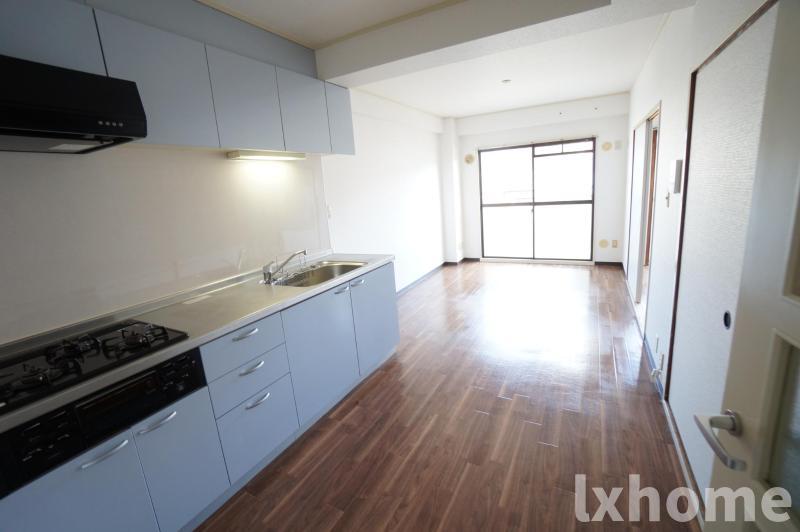 居室・リビング　こちらの居間で趣味の時間をお楽しみください