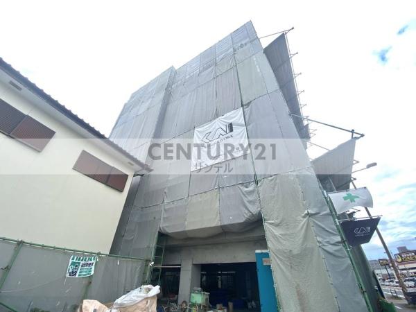 建物外観　建築中