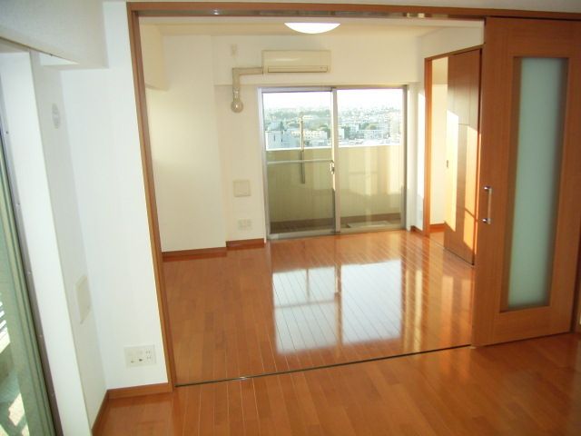 居室・リビング　室内