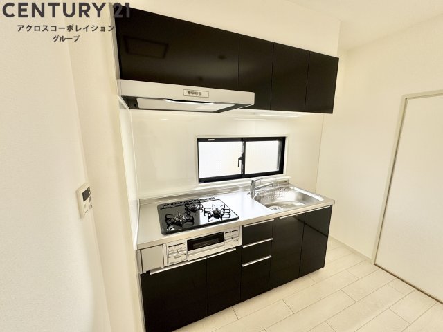 キッチン　3口ガスコンロ付きのおしゃれなキッチン