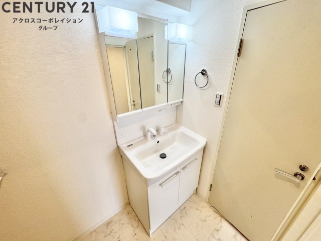 洗面設備　室内に洗濯機置き場があります