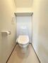 トイレ　温水洗浄便座付きのトイレです。