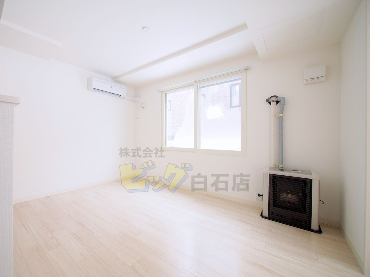 居室・リビング　陽当たり良好で明るいリビングです♪