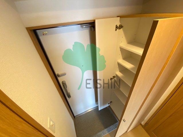 玄関　下駄箱もしっかりついてます！