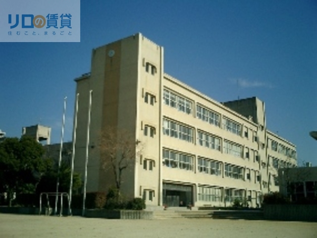 小学校　伊丹市立花里小学校（小学校）まで570m