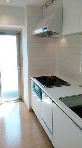 キッチン　広々使える快適な調理スペースです♪