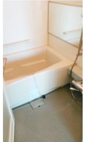 バス・シャワールーム　嬉しい追い焚き・浴室乾燥機付きです♪