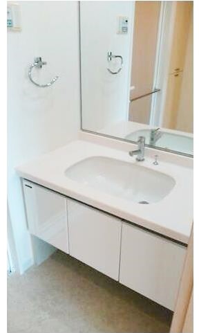 洗面設備　身支度に欠かせない独立洗面台♪