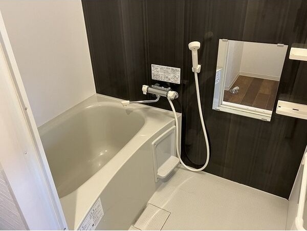 バス・シャワールーム　ゆったりとした浴槽で快適バスタイム♪