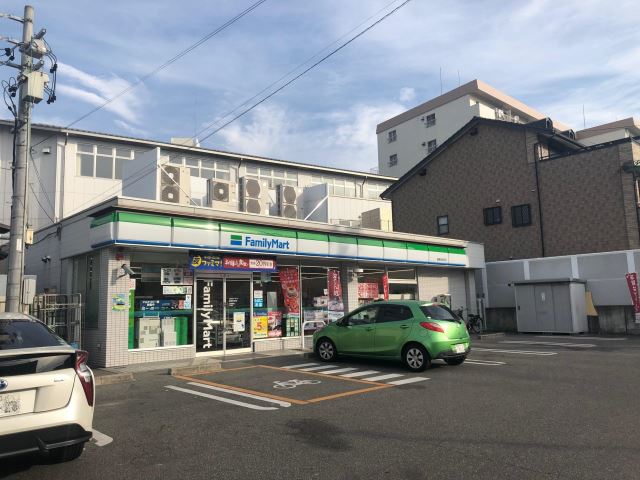 コンビニ　ファミリーマート（コンビニ）まで370m