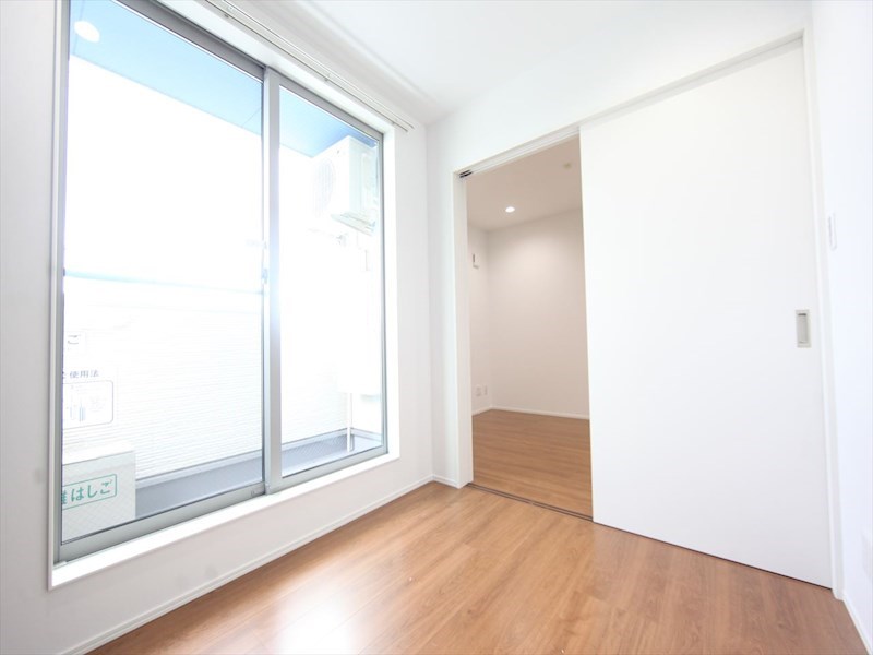 バルコニー　洋室3.4帖　クローゼット付　バルコニー