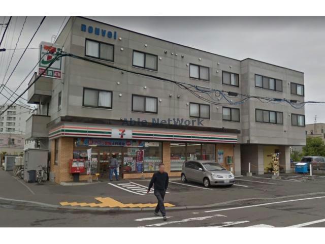 コンビニ　セブンイレブン札幌北37条店（コンビニ）まで241m