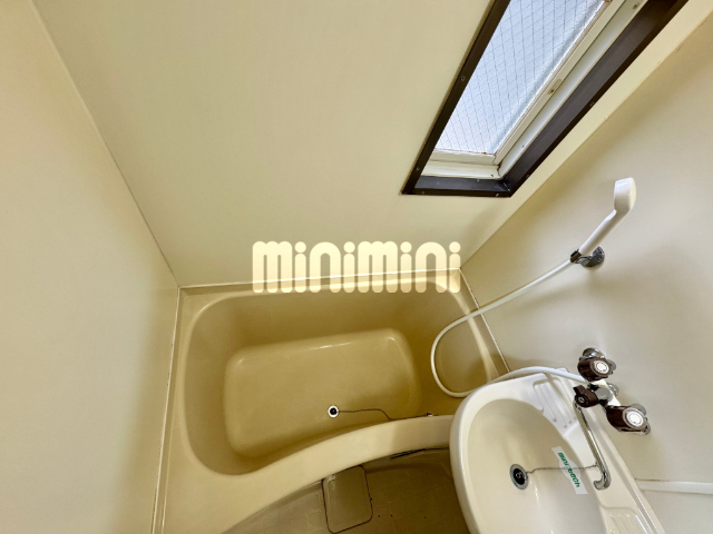 バス・シャワールーム　清潔感のあるバスルーム