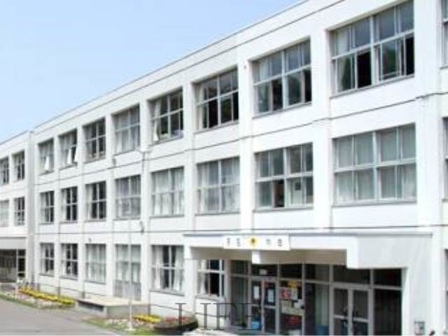 中学校　北広島市立大曲中学校（中学校）まで1435m