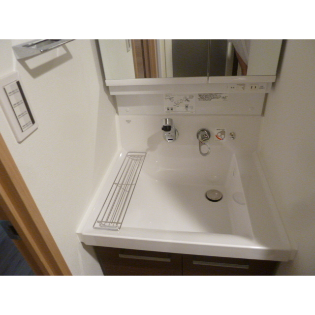 洗面設備　スペースが確保できる洗面所です