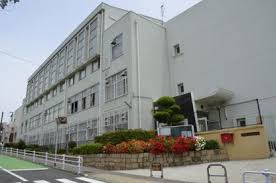 小学校　神戸市立霞ケ丘小学校（小学校）まで609m