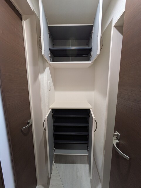 玄関　※２０１号の室内写真です。