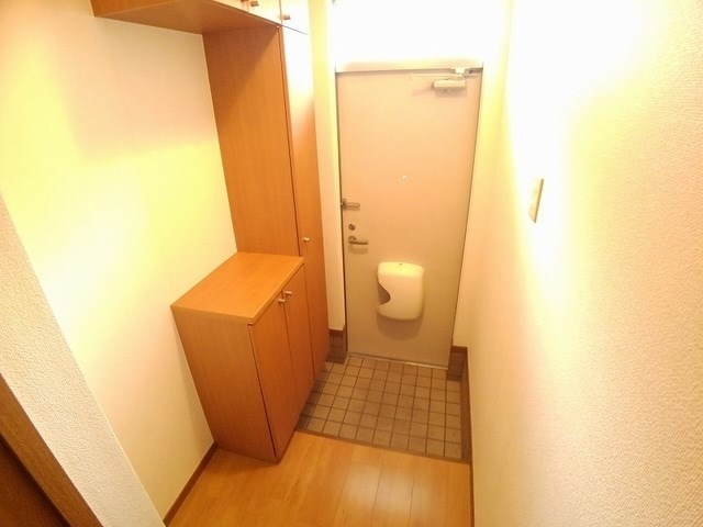 玄関　※写真を準備中のため、同シリーズの別室写真をご参照下さい。