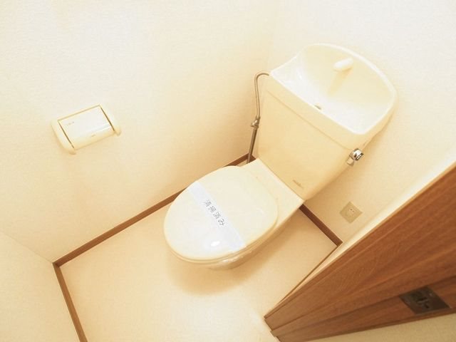 トイレ　※写真を準備中のため、同シリーズの別室写真をご参照下さい。