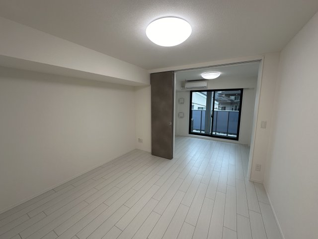 その他部屋・スペース　広くて明るい寝室