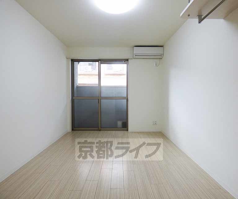 居室・リビング　広々とした部屋です。