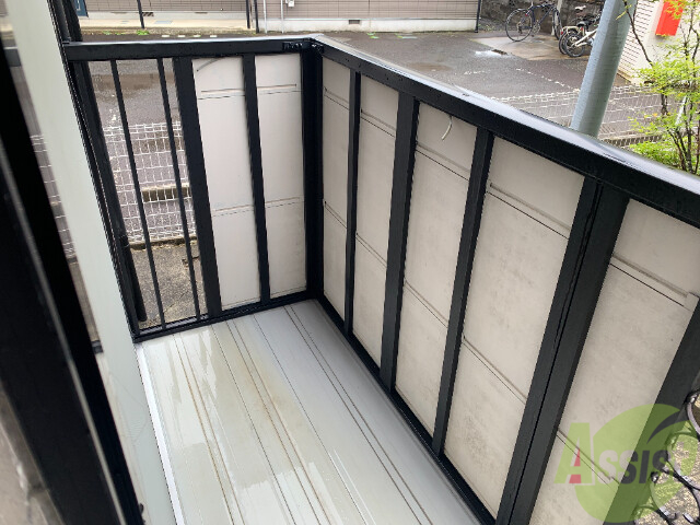 バルコニー　バルコニーは長さも幅もちょうどいい広さですね。