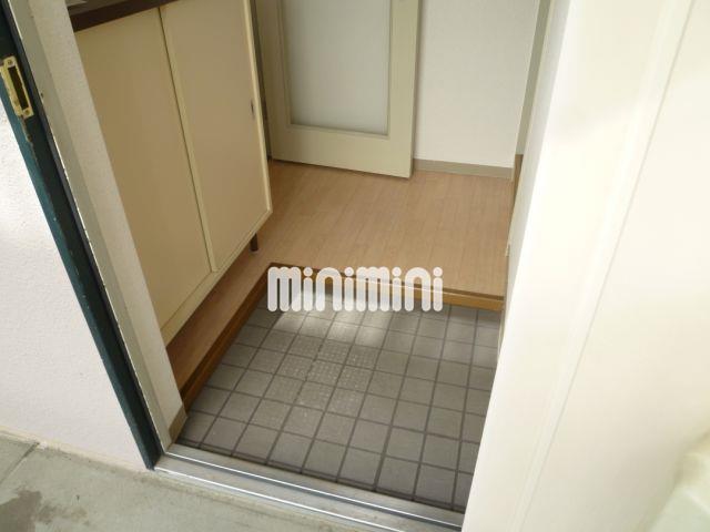 玄関　玄関には靴箱