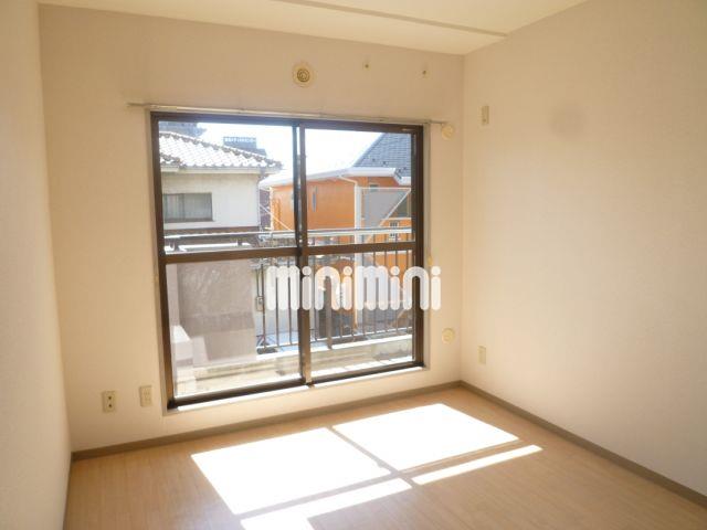 居室・リビング　日当り良好の洋室