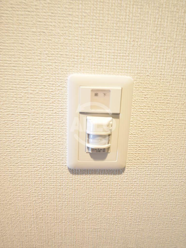 セキュリティ　エスリード難波グレイス　玄関人感センサー