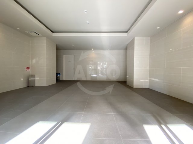 ロビー　エスリード難波グレイス　エントランスアプローチ