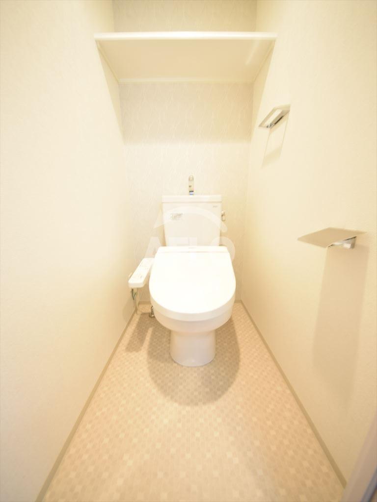 トイレ　エスリード難波グレイス　温水洗浄便座あり