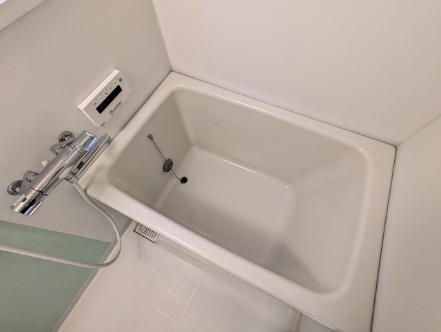 バス・シャワールーム　浴槽　追い焚き付