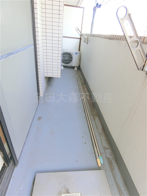 バルコニー　物干し金具付きのバルコニー