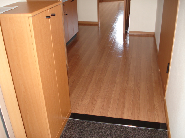 玄関　玄関（下駄箱付）