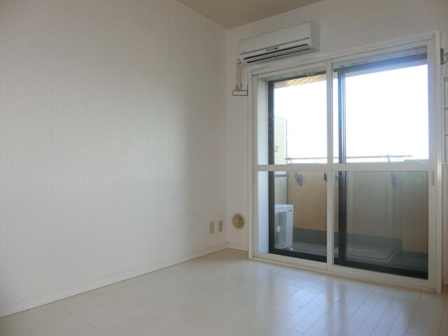 居室・リビング　※別号室参考写真