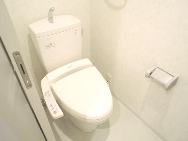 トイレ　★ウォシュレット付きのトイレです★