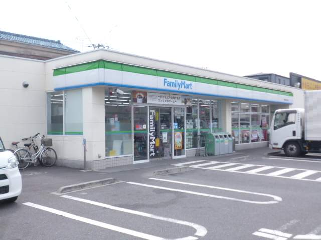 コンビニ　ファミリーマート　横須賀三春町店（コンビニ）まで318m