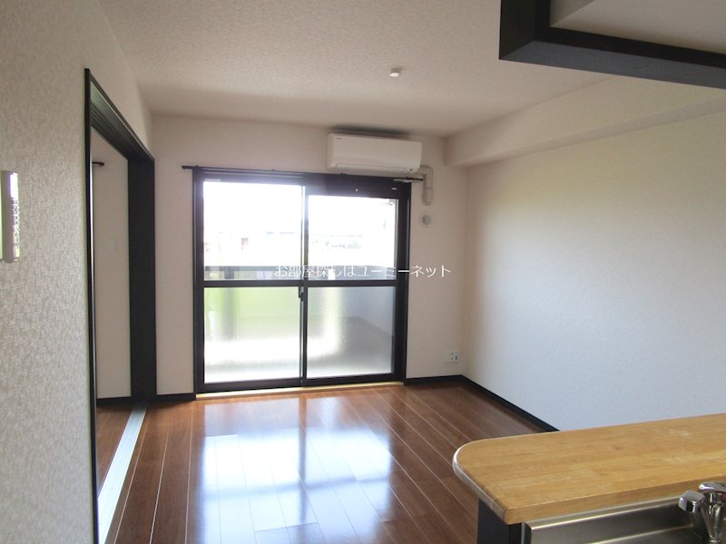 居室・リビング　※206号室の写真。現況と相違がある場合は、現況優先。