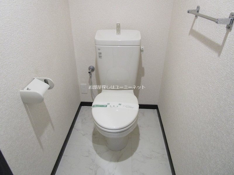 トイレ　※206号室の写真。現況と相違がある場合は、現況優先。