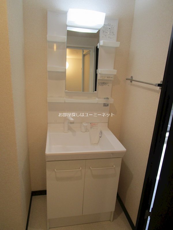 洗面設備　※206号室の写真。現況と相違がある場合は、現況優先。