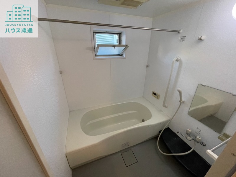 バス・シャワールーム　※別号室・同間取（反転タイプ）の写真です