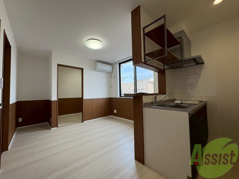 居室・リビング　こちらは８．５６帖のリビングになります。