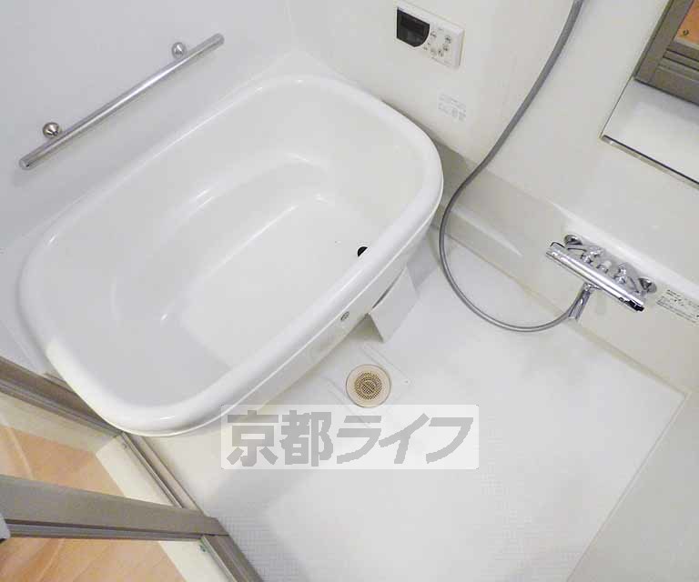 バス・シャワールーム　広々とした浴室です。