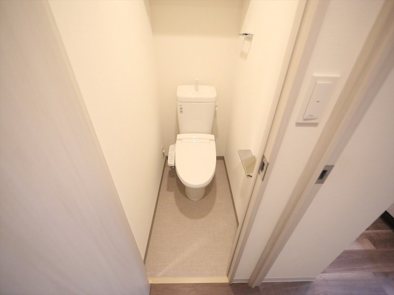 トイレ　温水洗浄暖房便座付トイレ