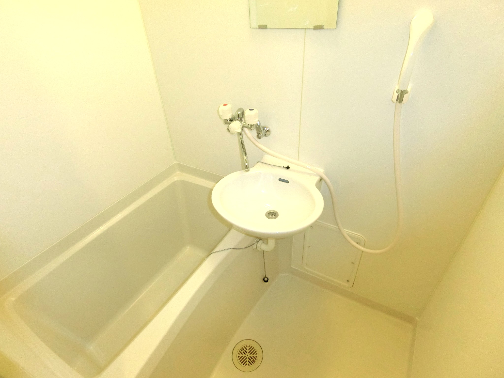 バス・シャワールーム　雨でも安心な浴室乾燥機を完備です☆