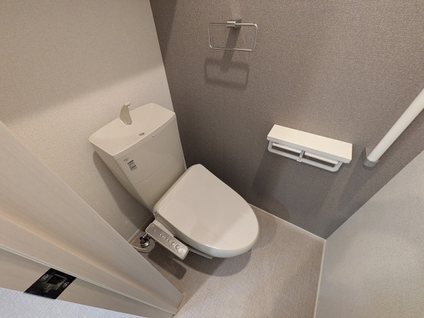 トイレ　温水シャワー付きトイレです
