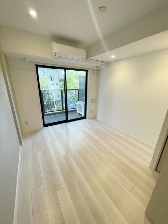 居室・リビング　使いやすい形の為、レイアウトを楽しめます♪