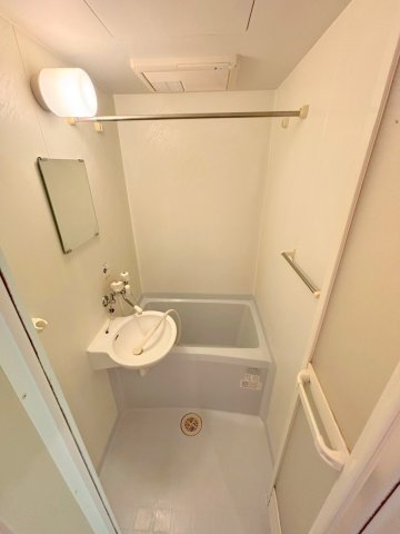 バス・シャワールーム　★乾燥機浮きバス★