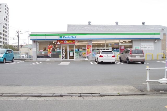 コンビニ　ファミリーマート（コンビニ）まで609m